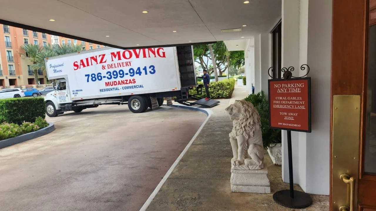 Sainz Moving truck at the entrance of a Miami building